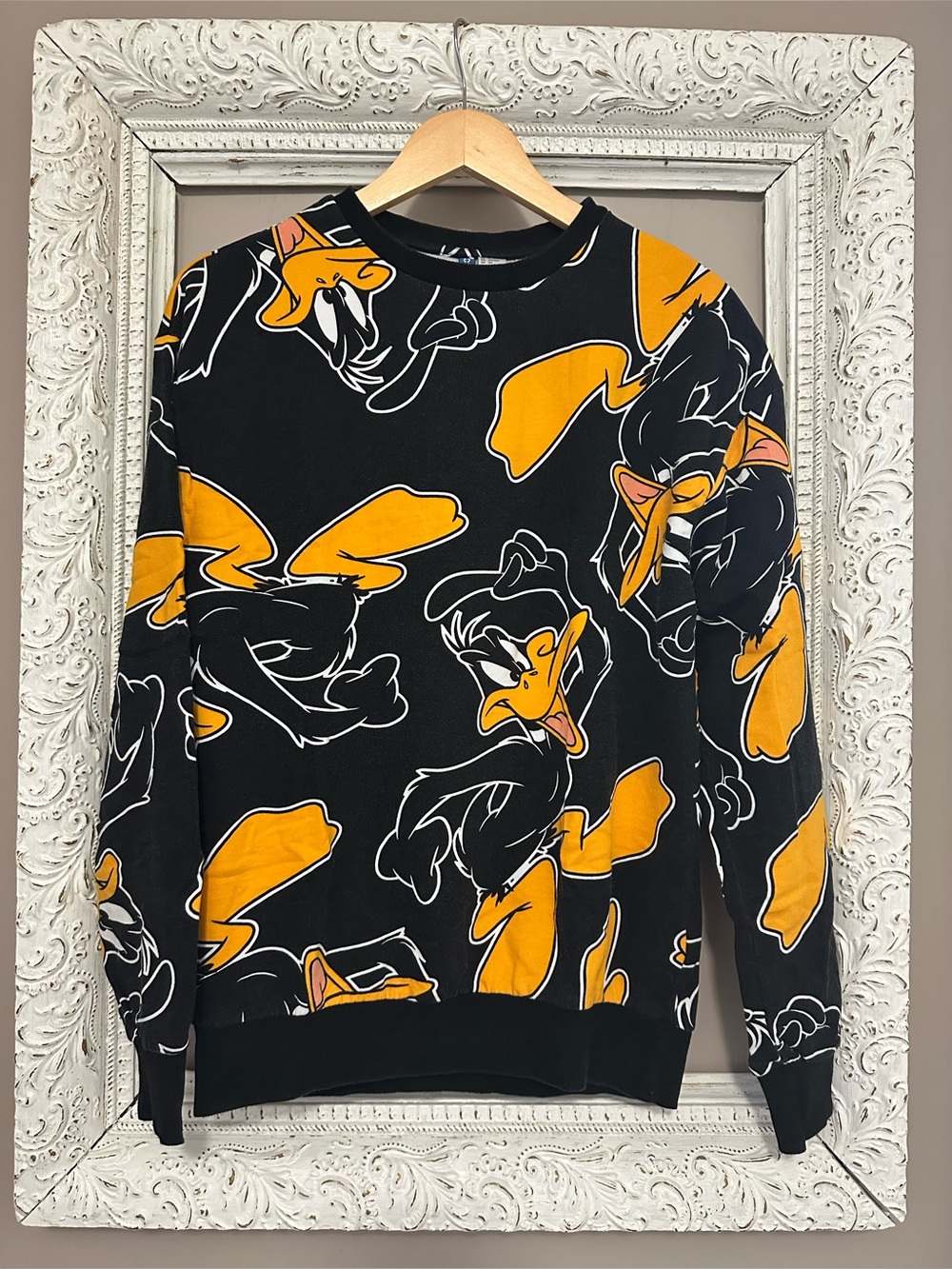 Looney Tunes Daffy Duck AOP Crewneck Sweatshirt. Size S ❣️